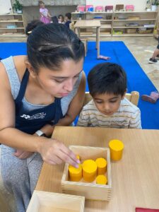 MSOSV_TeacherGivingLesson_02