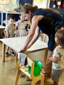 MSOSV_TeacherGivingLesson_05